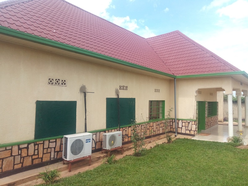 A 5 BEDROOM HOUSE FOR SALE AT NYAMIRAMBO